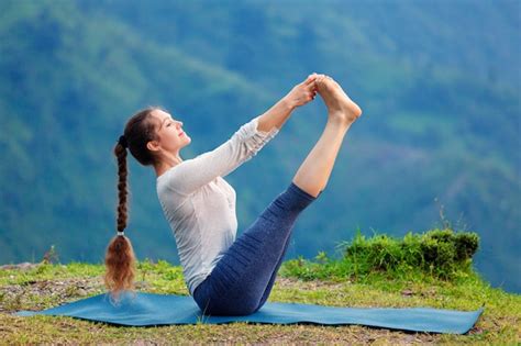 gostosa fazendo yoga